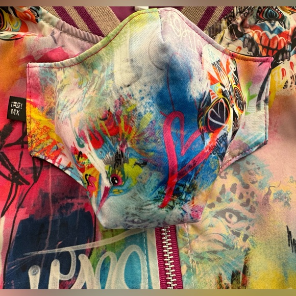 Size small.  Fits. Size 4 and 6. - Picture 5 of 5